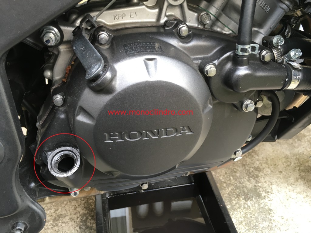 Honda CBR125R oil cap