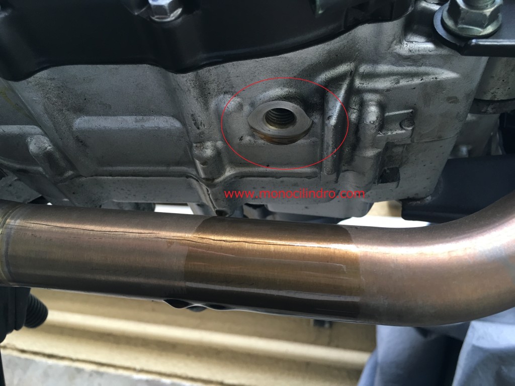 Honda CBR125R oil drain bolt
