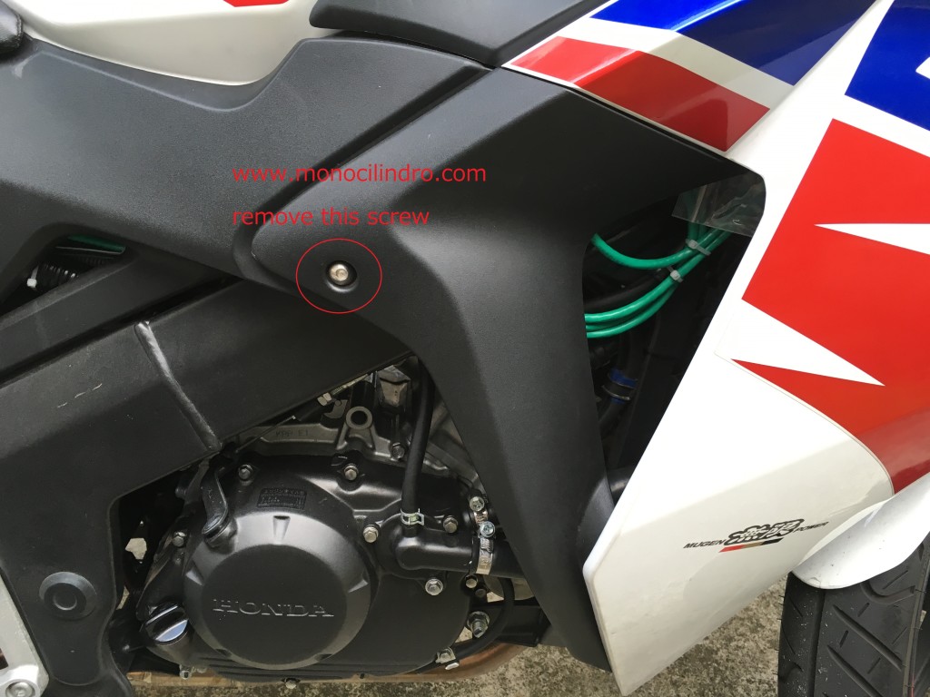 Honda CBR125R fairings removal