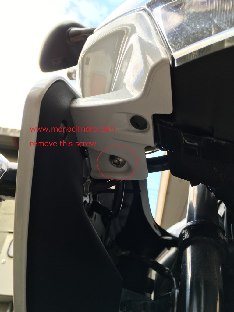 Honda CBR125R fairings removal